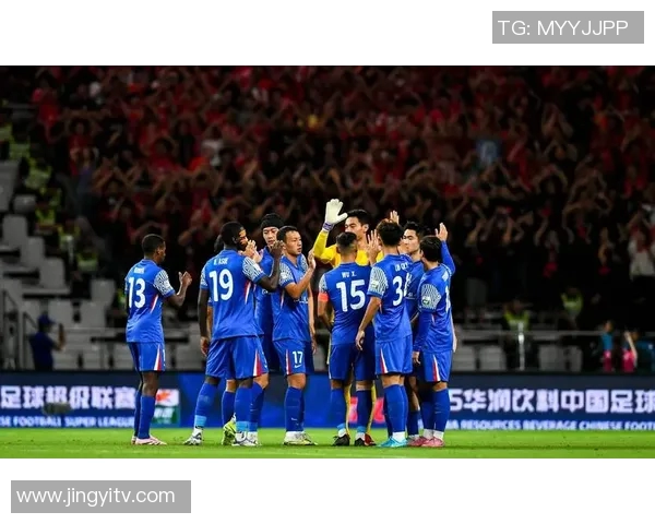 与足球明星亲密接触的机会签名留念让你成为球迷中的幸运儿